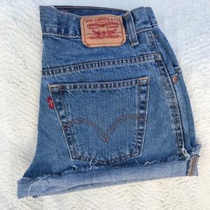 Levi’s 550 Cutoff Shorts